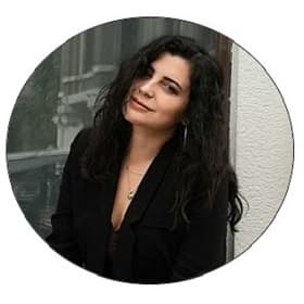 Istanbul Tour Guide Sanem